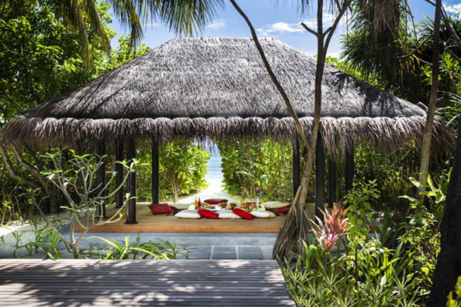 Three Bedroom Beach Pool Residence LuxuriaVacations