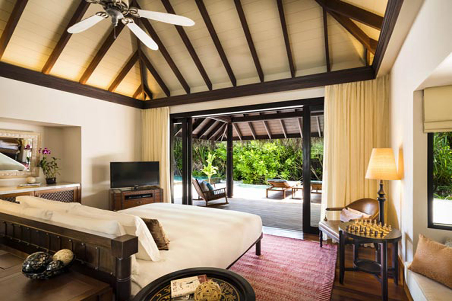 Three Bedroom Beach Pool Residence LuxuriaVacations