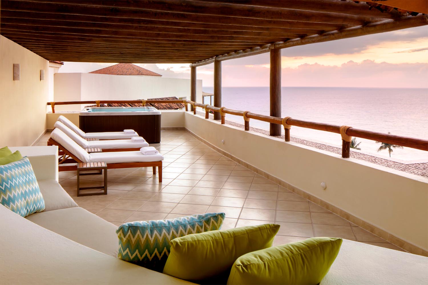 Three Bedroom Family Residence LuxuriaVacations