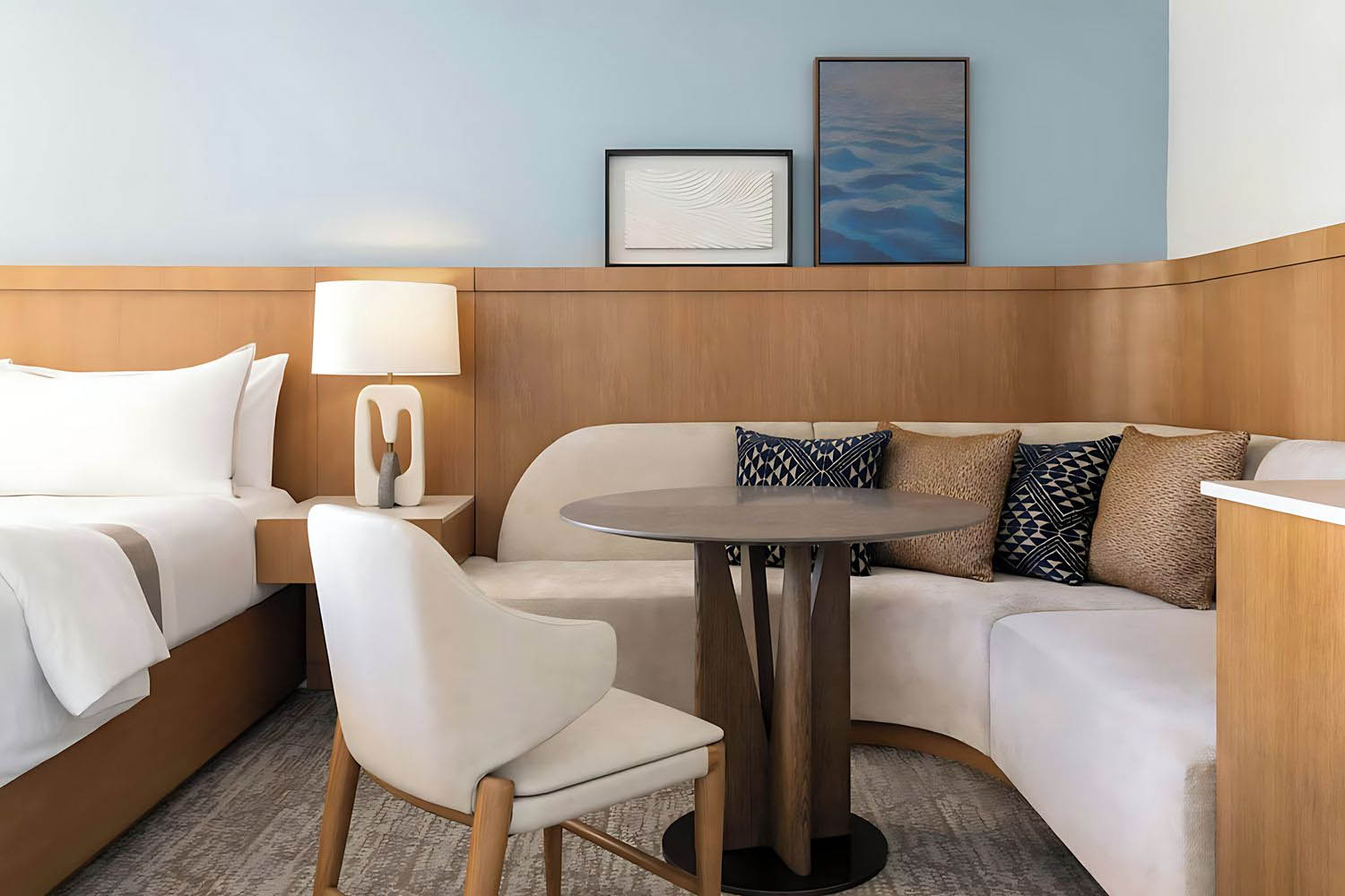 Tower Diamond Head Ocean, Larger Guest room, 1 King, Diamond Head view, Ocean view, Balcony LuxuriaVacations