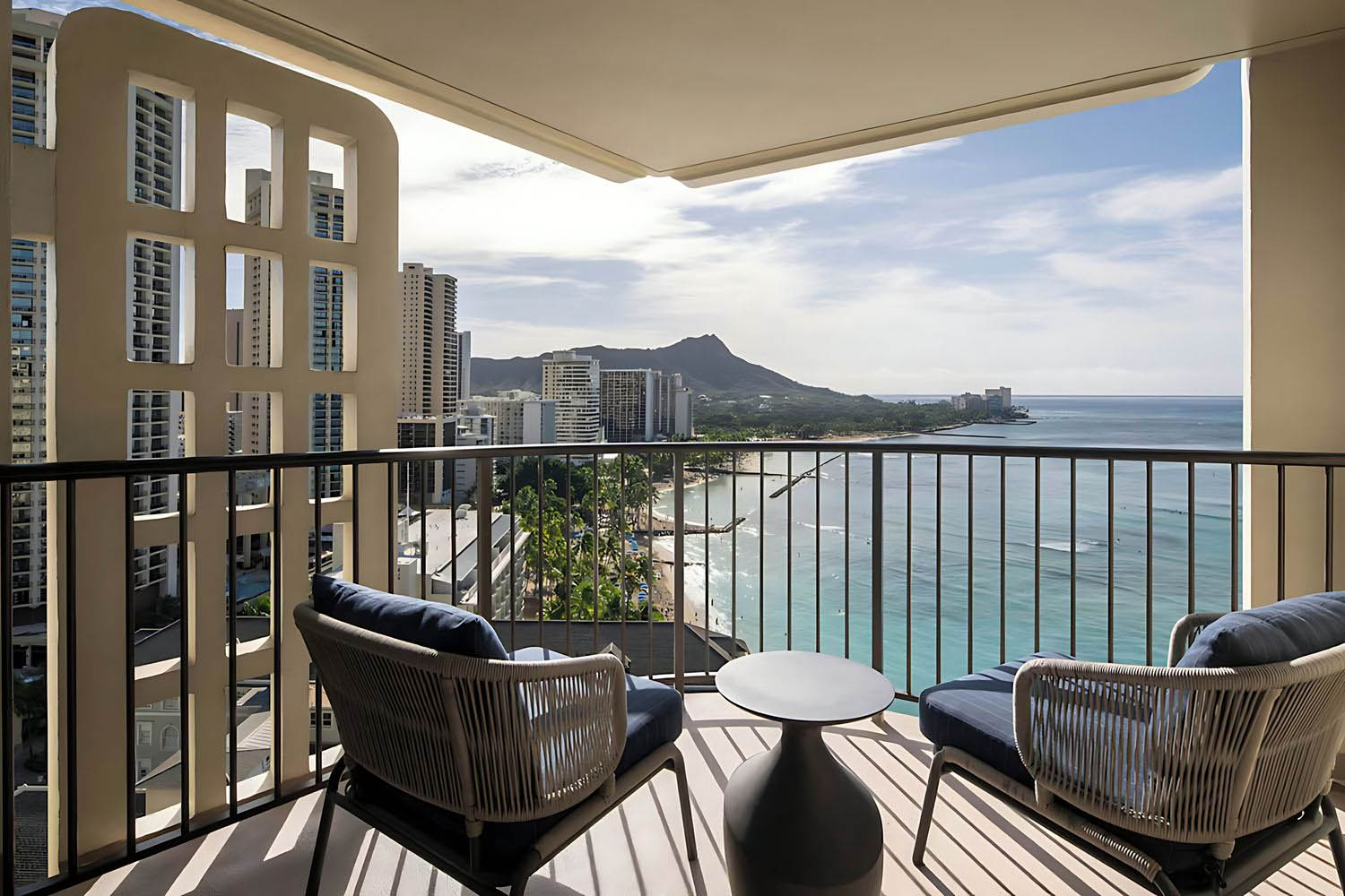 Tower Diamond Head Ocean, Larger Guest room, 1 King, Diamond Head view, Ocean view, Balcony LuxuriaVacations