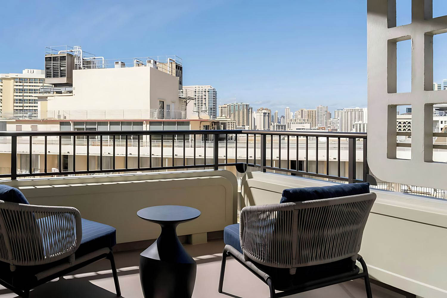 Tower Waikiki with city view Larger Room(a), 2 Queen, City View LuxuriaVacations