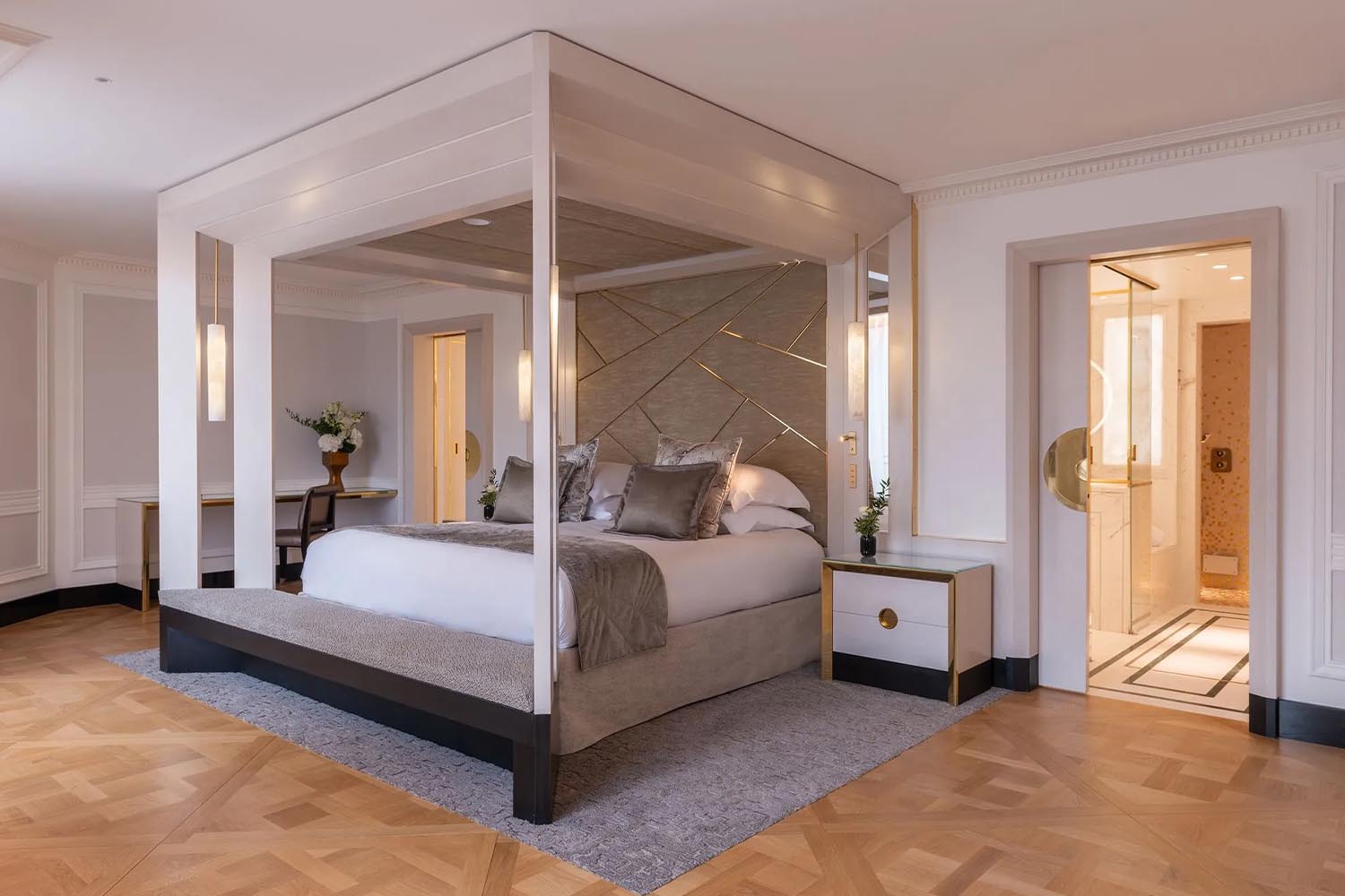 Triomphe Apartment LuxuriaVacations