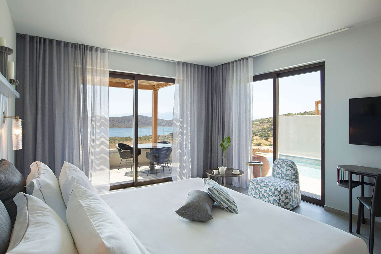 Two Bedroom Interconnecting Rooms with Private Pool - Sea View LuxuriaVacations