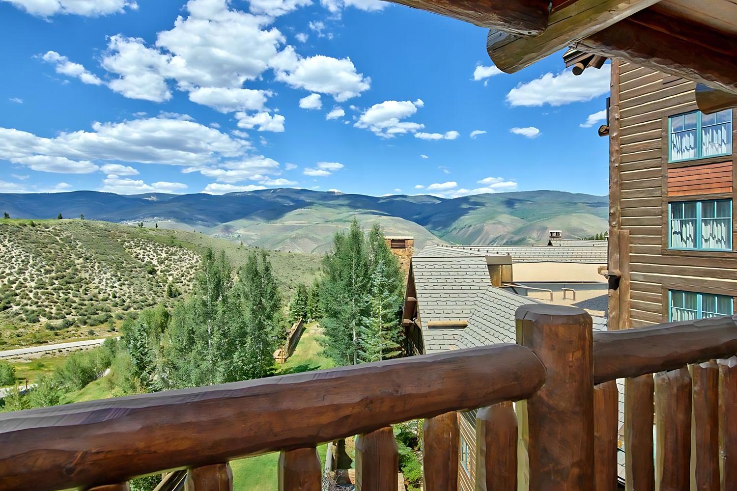 Two Queen Valley View Guest room, 2 Queen LuxuriaVacations