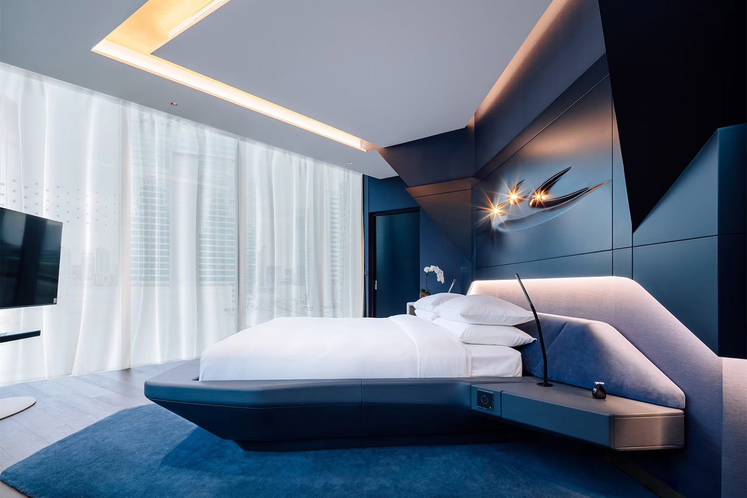 Ultimate ME+ Lounge & Jacuzzi LuxuriaVacations