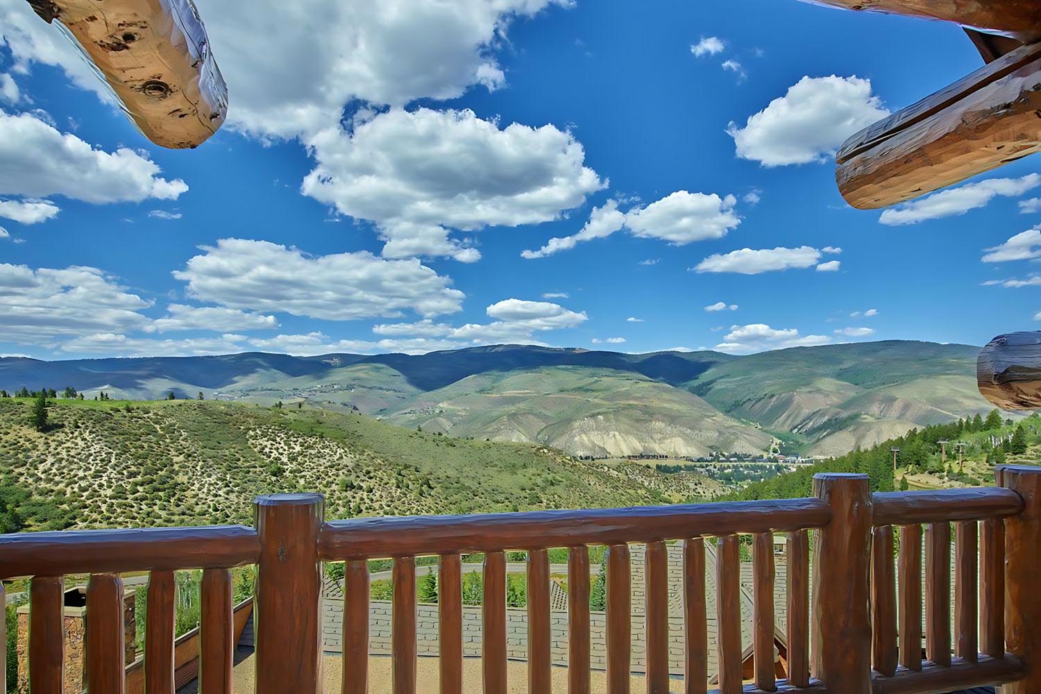 Valley View 3 Bedroom Penthouse Suite, Balcony, Fireplace LuxuriaVacations