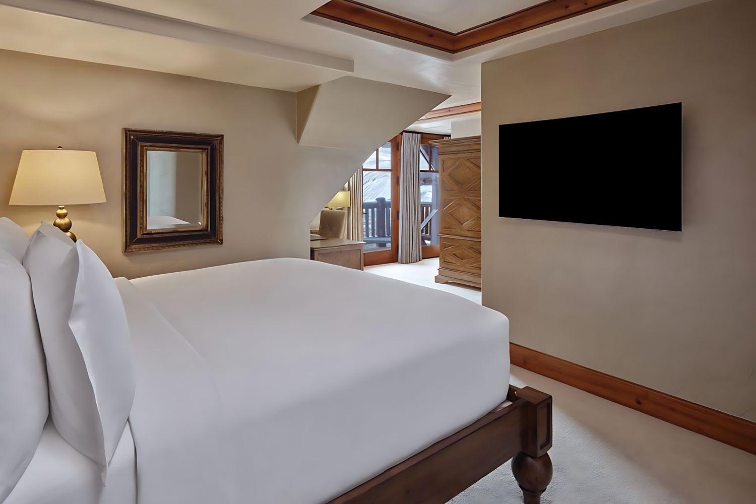 Valley View 3 Bedroom Penthouse Suite, Balcony, Fireplace LuxuriaVacations