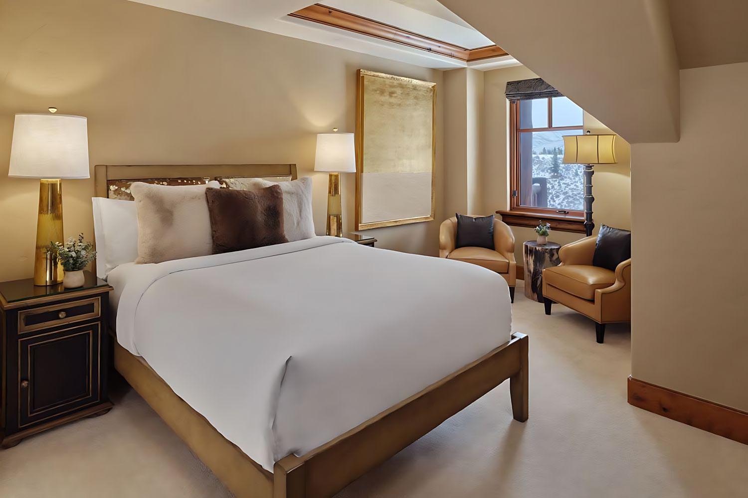 Valley View 3 Bedroom Penthouse Suite, Balcony, Fireplace LuxuriaVacations