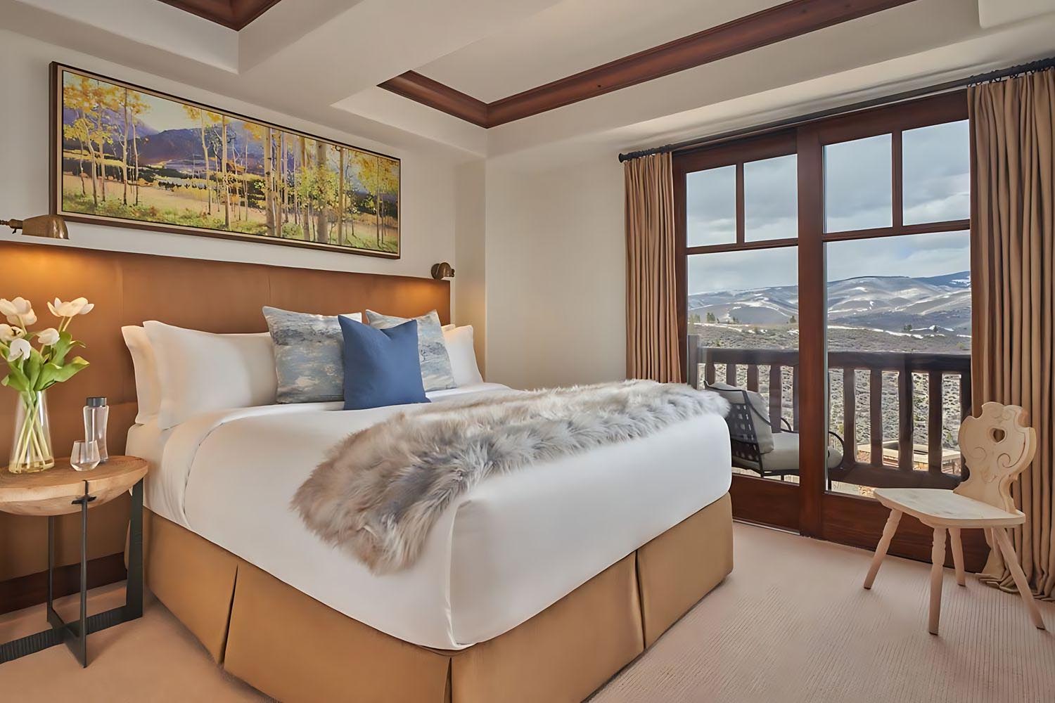 Valley View 3 Bedroom Penthouse Suite, Balcony, Fireplace (Queen bunk, and 3 Twin bunk)) LuxuriaVacations