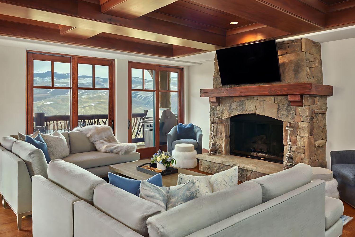 Valley View 3 Bedroom Penthouse Suite, Balcony, Fireplace (Queen bunk, and 3 Twin bunk)) LuxuriaVacations