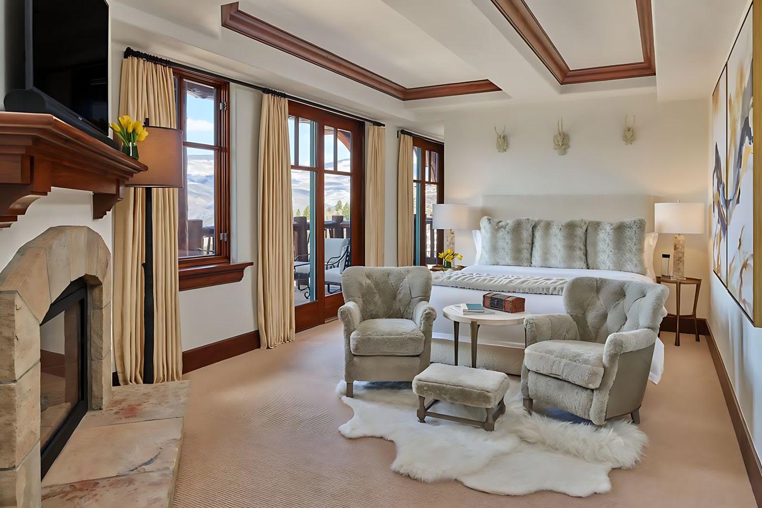 Valley View 3 Bedroom Penthouse Suite, Balcony, Fireplace (Queen bunk, and 3 Twin bunk)) LuxuriaVacations