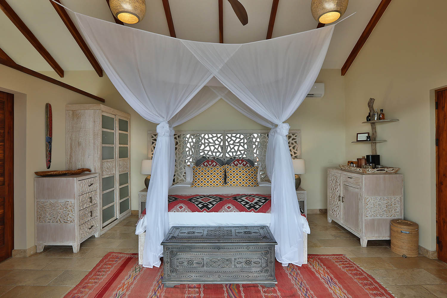 Villa with plunge pool LuxuriaVacations