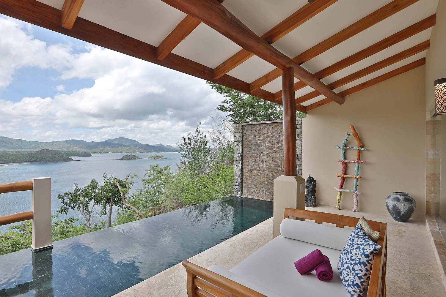 Villa with plunge pool LuxuriaVacations