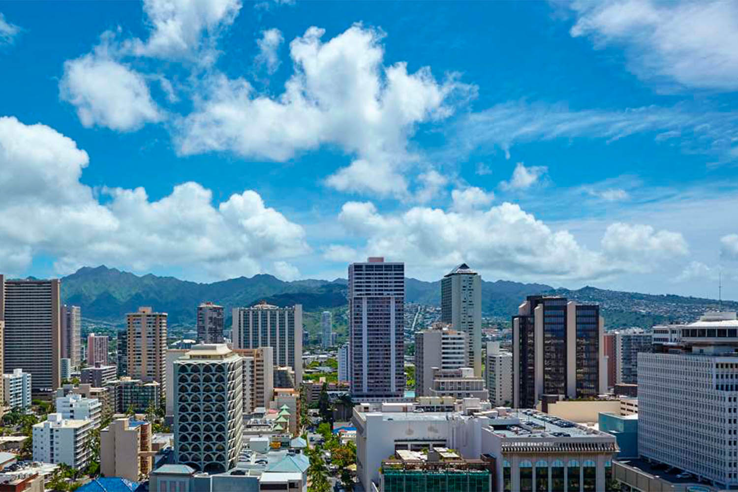 Waikiki Mountain View Two Double Beds LuxuriaVacations